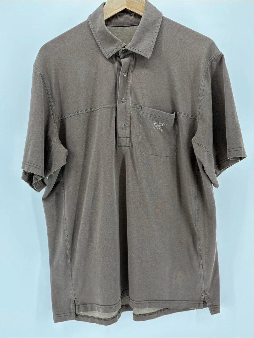 Arcteryx Polo Shirt Mens L/XL Brown Excellent Short Sleeve Snap Pocket 32203